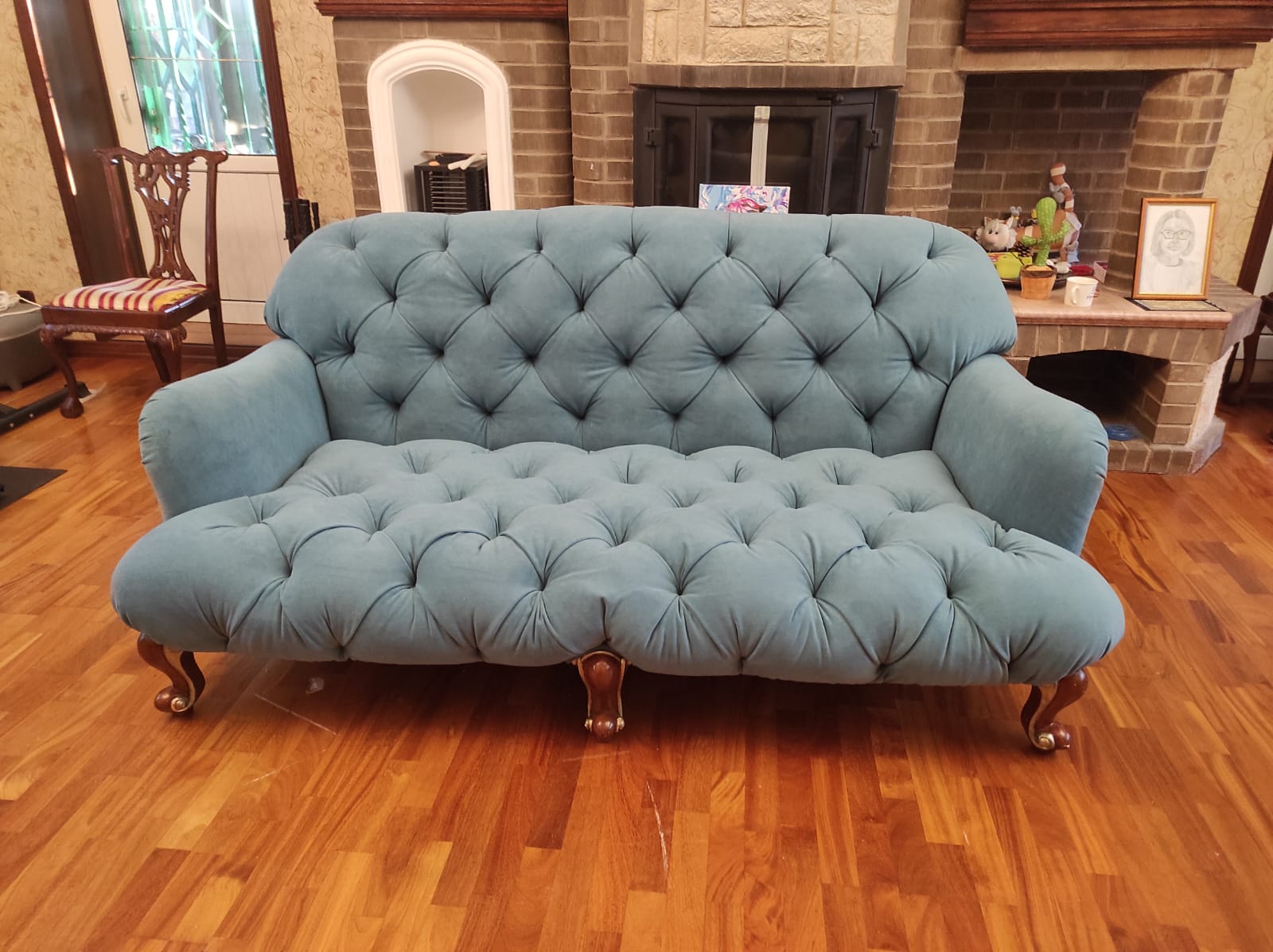 Обивка дивана. Михайловск